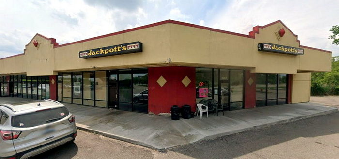 Harmony House Records and Tapes - Waterford 3687 Highland Rd (newer photo)